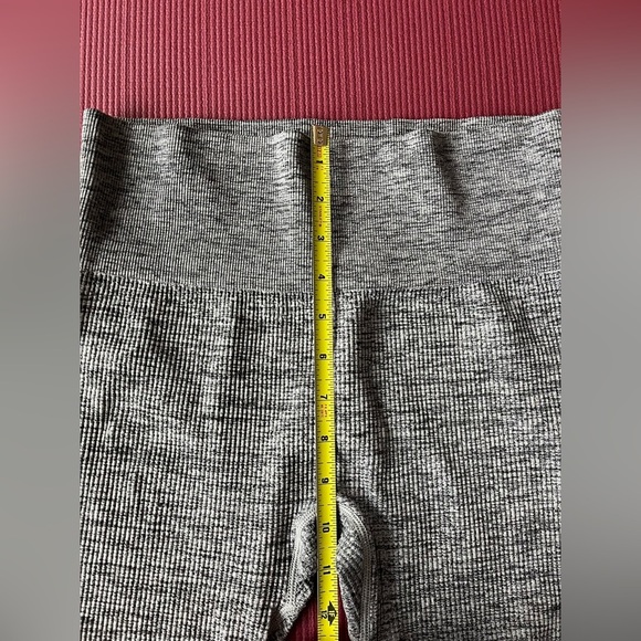 Colosie Leggings Textured Grey Size Medium Workout Yoga Exercise - Picture 8 of 9